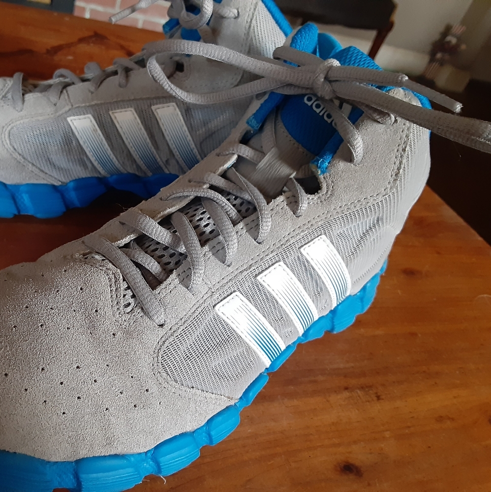 Boys 6 Adidas Suede Basketball shoes